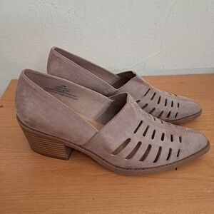 Maurices Bella Beige Faux Suede Slip On Chop Out‎ Block Heel Size 7